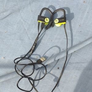 PowerBeatsPro 3 Black and Neon Green Earphones NWOT